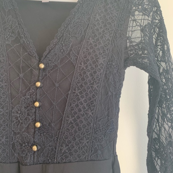 Very lightly-used cocktail dress- lace and chiffon - Picture 2 of 2